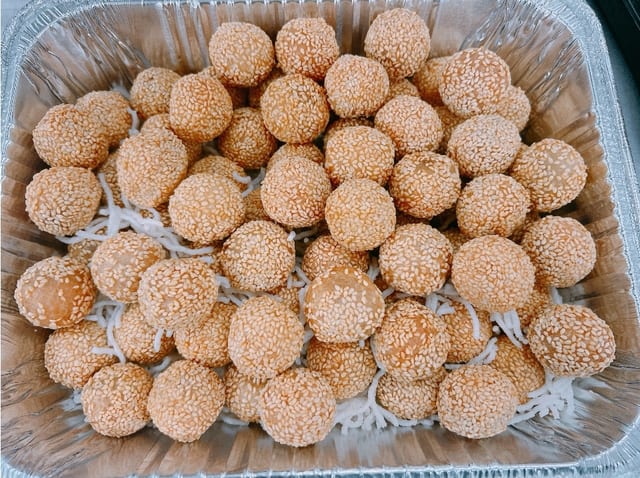 Sesame Rice Balls Tray (30 pc).