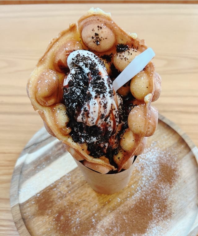 Oreo & Chocolate Bubble Waffle.